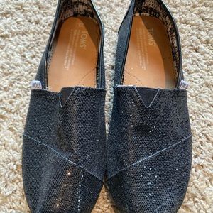 Like new TOMS! Black sparkly slip ons, size Youth 6/Women’s 7.5